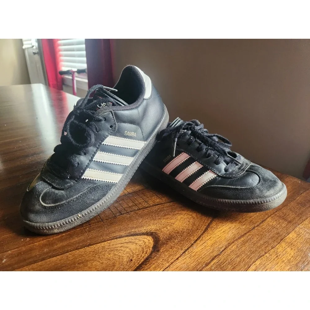 Adidas Samba Classic sneakers black leather upper white stripes gum rubber 3Y